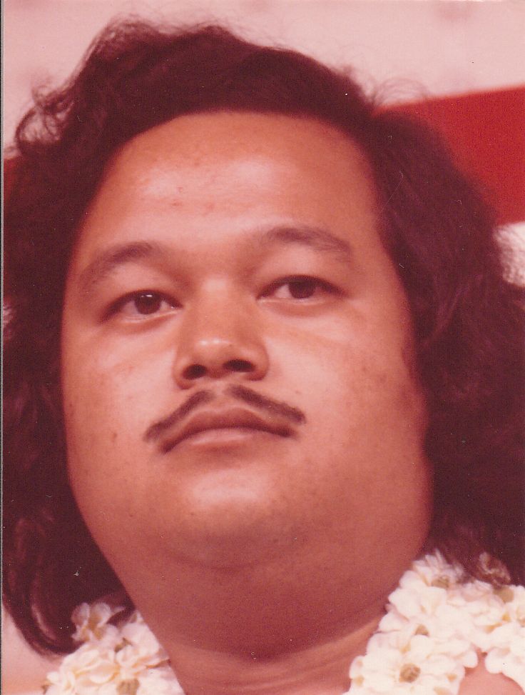 Prem Rawat (Maharaji) Photo On Stage With Garland of Flowers circa 1979