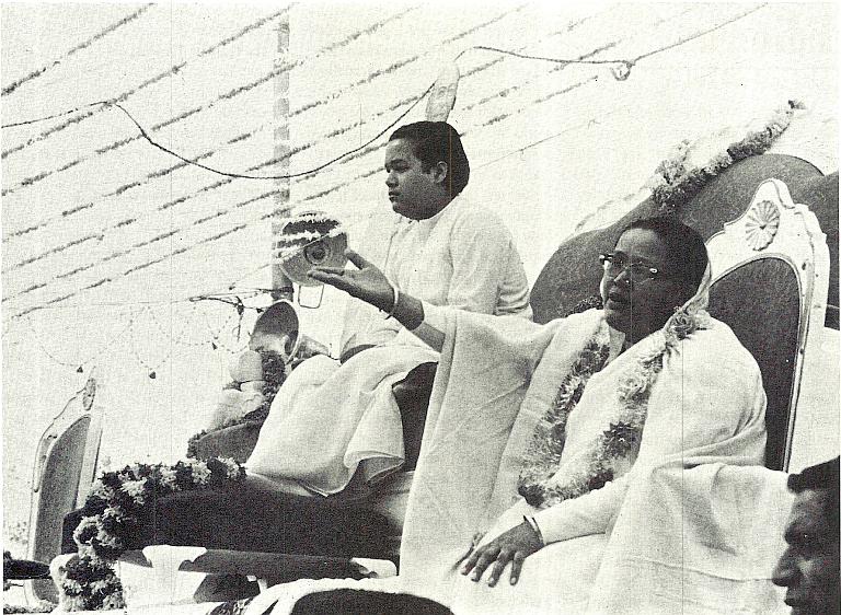 Prem Rawat aka Guru Maharaj Ji and His Holy Mother – Divine Light magazine Guru Puja Special 1973