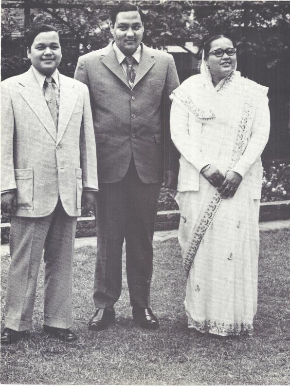 Prem Rawat aka Guru Maharaj Ji and His Holy Family – Divine Light magazine Guru Puja Special 1973