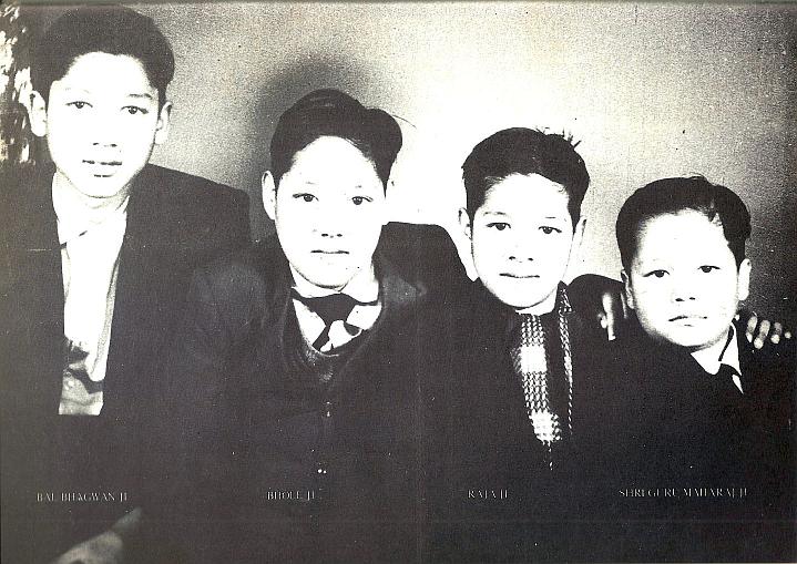 Prem Rawat aka Guru Maharaj Ji with His Divine Brothers in 1971