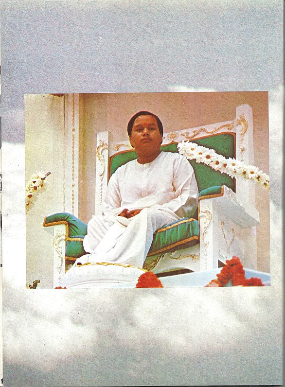 Prem Rawat aka Guru Maharaj Ji High On His Throne at Guru Puja in 1973
