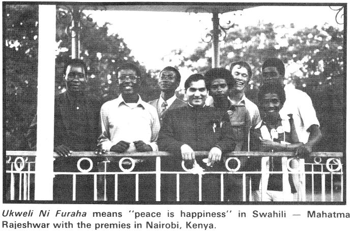 Ukweli Ni Furaha means 'peace is happiness' in Swahili - Mahatma Rajeshwar with the premies in Nairobi, Kenya.