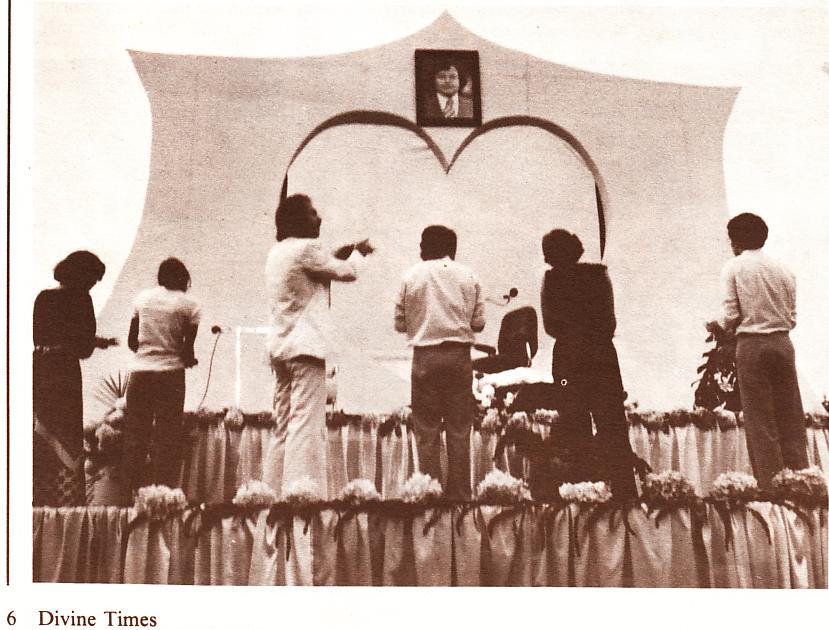 Premies Worshipping Rawat's Chair and Picture 1977