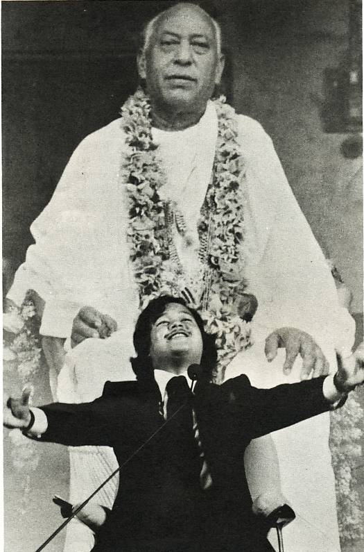 Prem Rawat (Maharaji) On Stage Hans Jayanti Festival Rome 1977