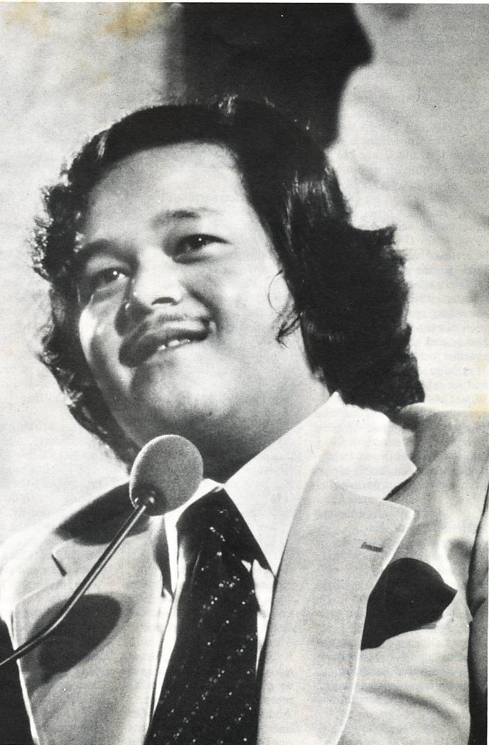 Prem Rawat Inspirational Speaker On Stage Hans Jayanti Festival Rome 1977