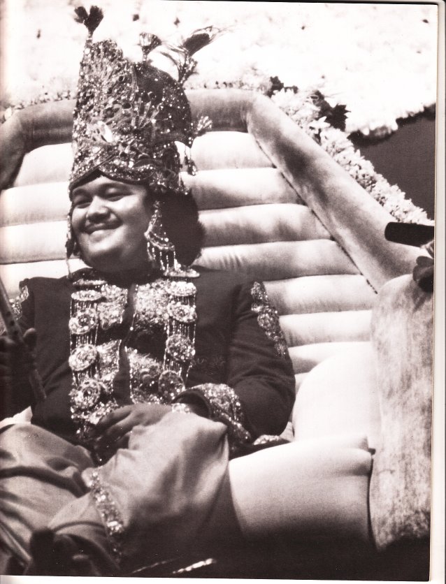 Prem Rawat Inspirational Speaker On Large Vulgar Throne