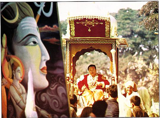 Prem Rawat (Maharaji) the Young Satguru In Procession 1971