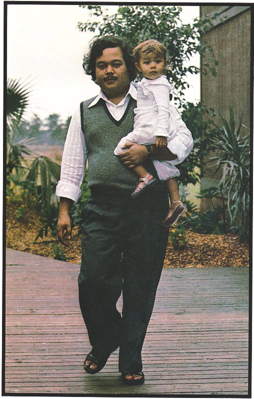 Prem Rawat (Maharaji) with child in 1979