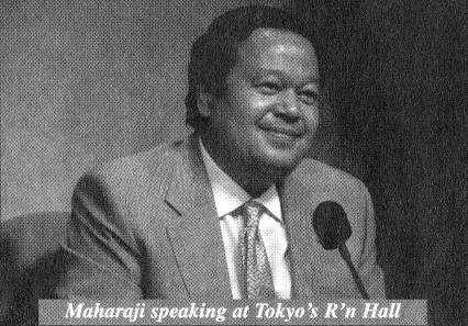 Maharaji speaking at Tokyo's R'n Hall