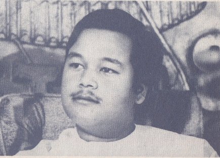 Prem Rawat then knwon as Guru Maharaj Ji desperately growing his first moustache