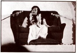 Prem Rawat aka Maharaji at Pacific Guru Puja (Guru Worship) in 1975