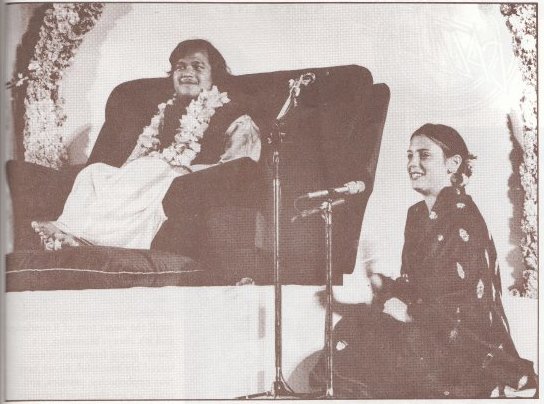 Prem Rawat aka Maharaji with Marolyn Rawat aka Durga Ji at the Pacific Guru Puja (Guru Worship) in 1975