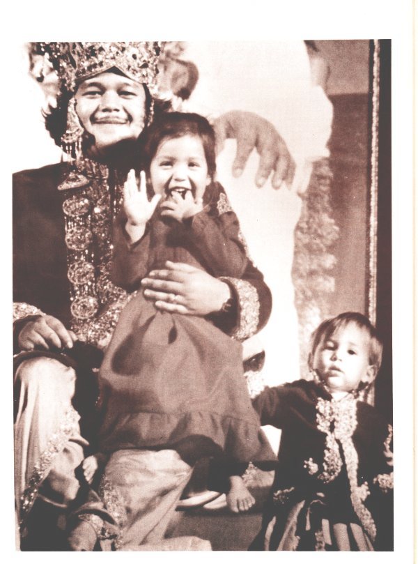 Prem Rawat aka Maharaji On Stage With Children