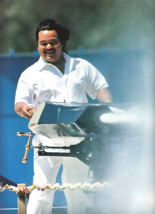 Prem Rawat (Maharaji) The Perfect Master With His Giant Water Cannon at Holi '79