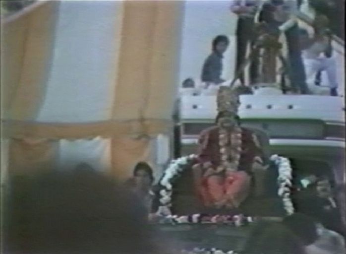 Prem Rawat in a Procession