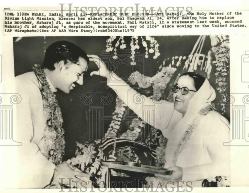 Mata Ji Empowers Satpal As Guru