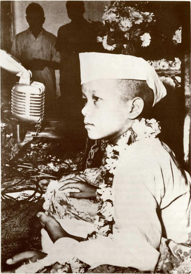 The young Satguru Maharaji (Prem Rawat) at microphone