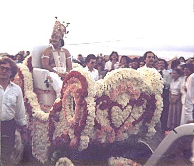 Satguru Maharaji (Prem Rawat) Dressed as Krishna On Throne Moves Through The Crowd