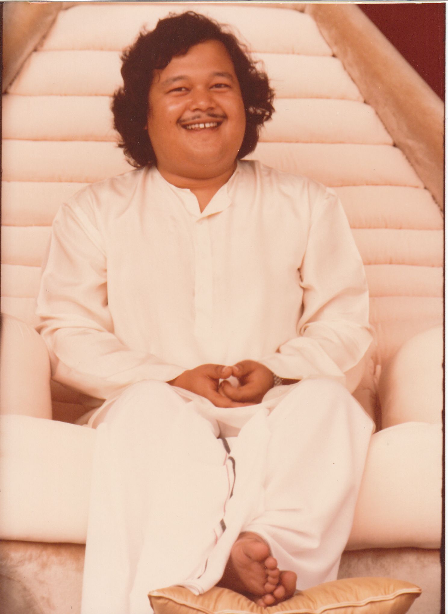 Prem Rawat (Maharaji) Photo On Stage On Throne circa 1979
