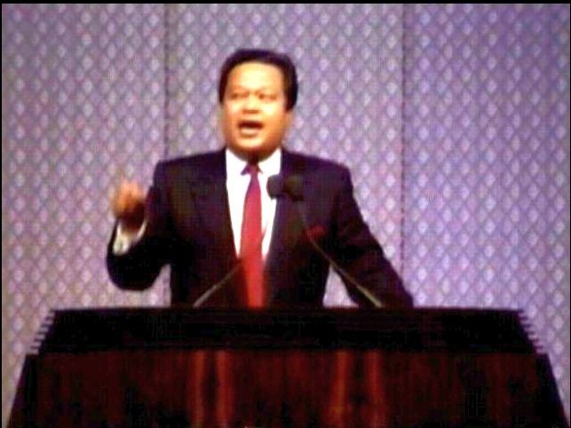 Click To See Larger Image of Maharaji (Prem Rawat) at Wembley 1988 Maharaji (Prem Rawat) at Wembley 1988
