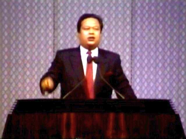 Click To See Larger Image of Maharaji (Prem Rawat) at Wembley 1988 Maharaji (Prem Rawat) at Wembley 1988