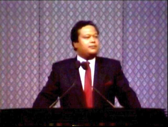 Click To See Larger Image of Maharaji (Prem Rawat) at Wembley 1988 Maharaji (Prem Rawat) at Wembley 1988