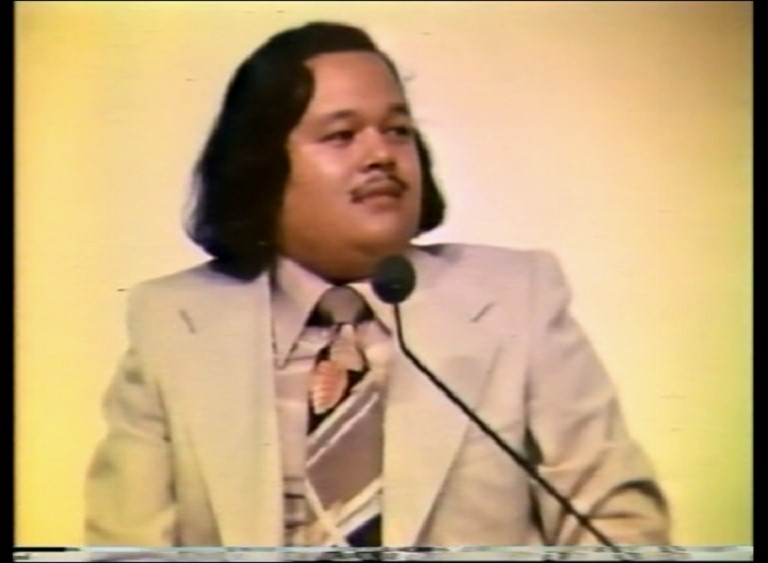 Puja to Prem Rawat with Arti 1977