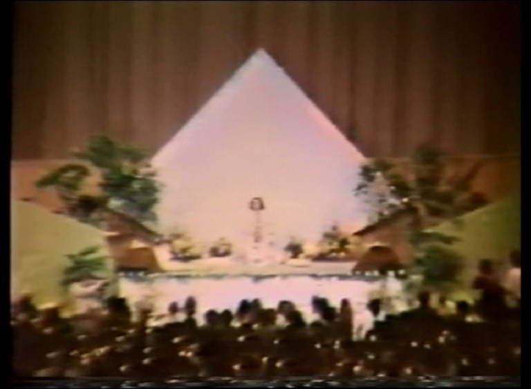 Puja to Prem Rawat with Arti 1977