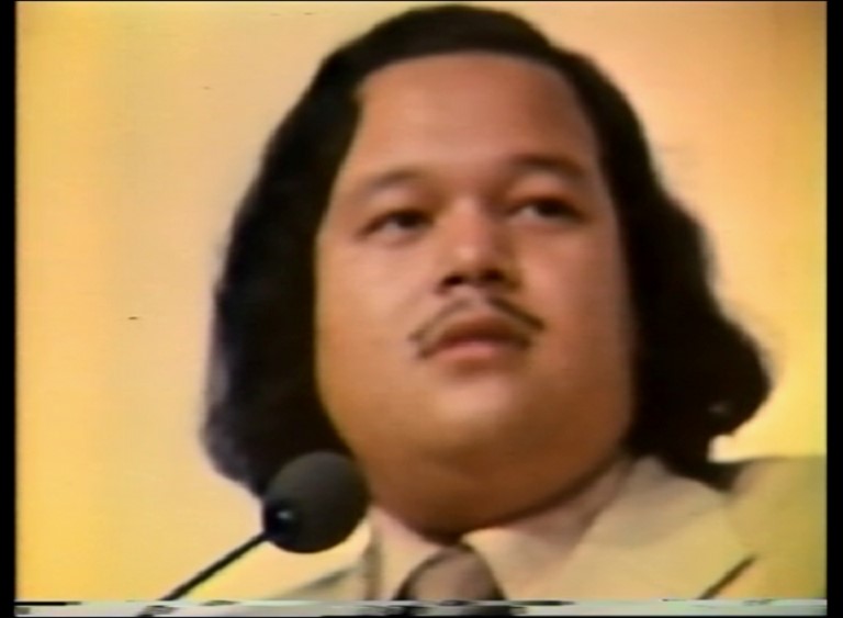 Puja to Prem Rawat with Arti 1977