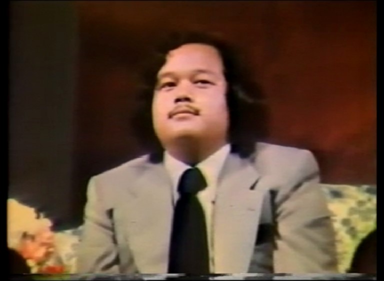 Puja to Prem Rawat with Arti 1977