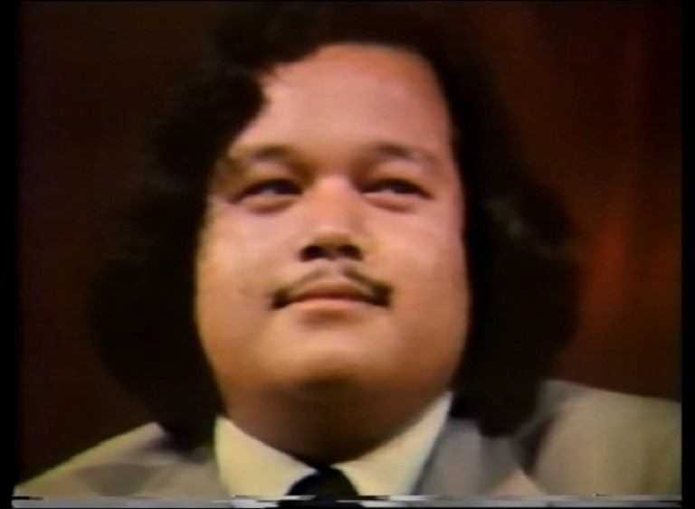 Puja to Prem Rawat with Arti 1977