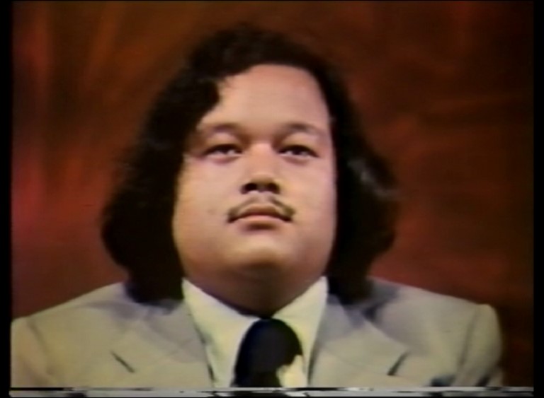 Puja to Prem Rawat with Arti 1977