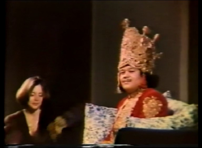 Puja to Prem Rawat with Arti 1977
