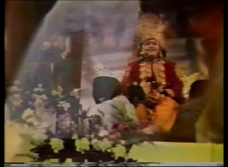 Puja to Prem Rawat with Arti 1977