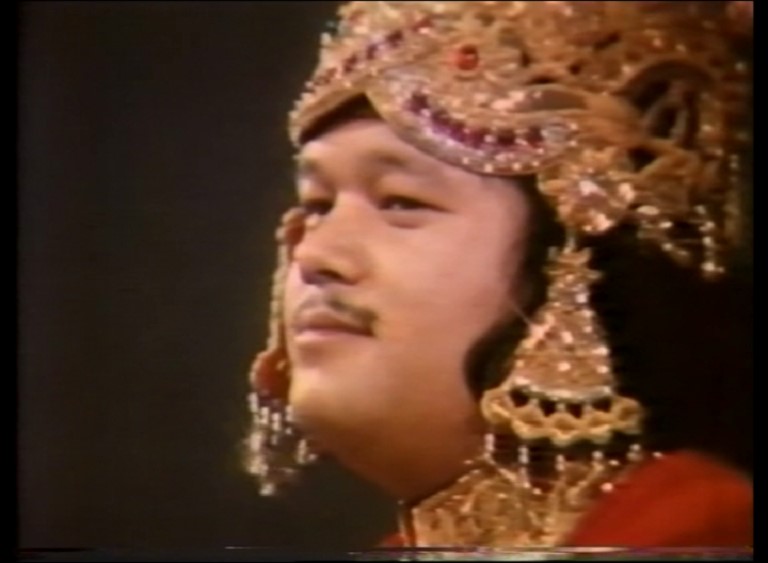 Puja to Prem Rawat with Arti 1977