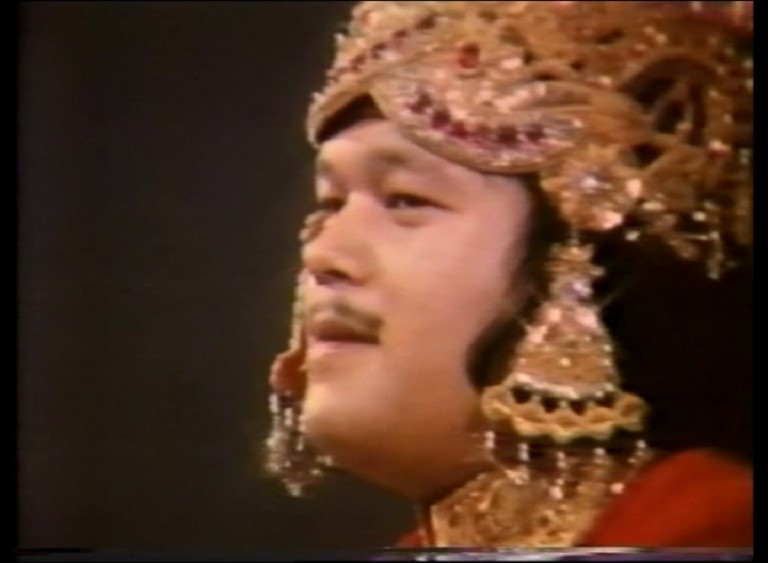 Puja to Prem Rawat with Arti 1977