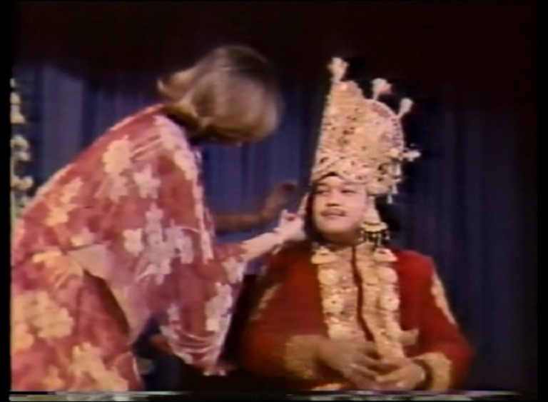 Puja to Prem Rawat with Arti 1977