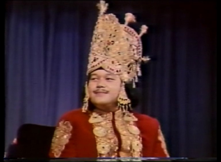 Puja to Prem Rawat with Arti 1977