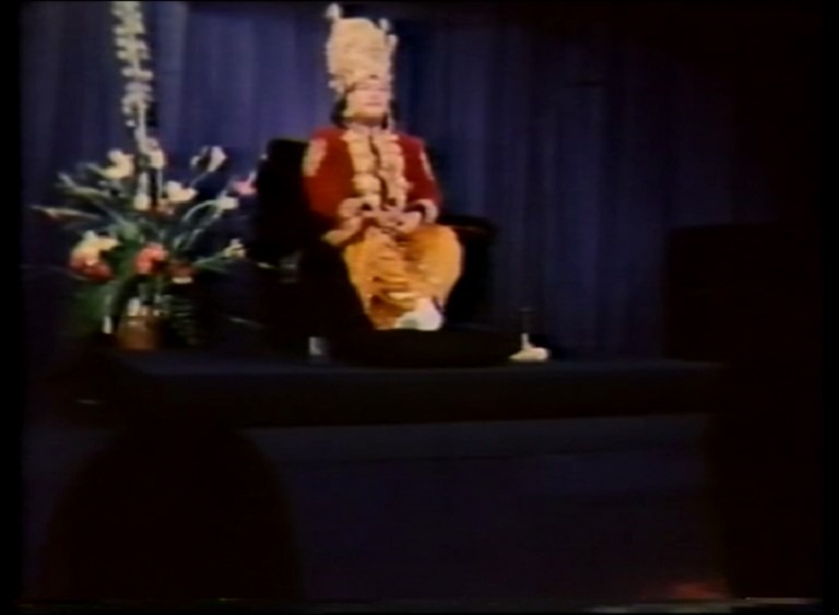 Puja to Prem Rawat with Arti 1977