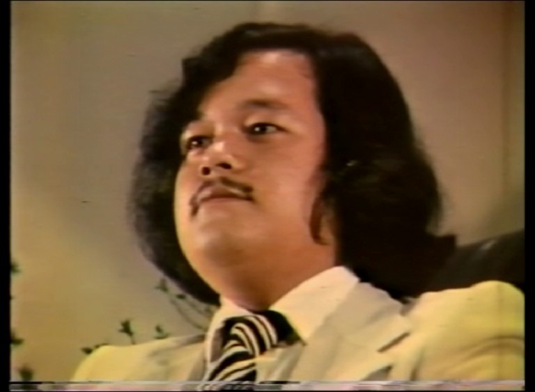 Puja to Prem Rawat with Arti 1977
