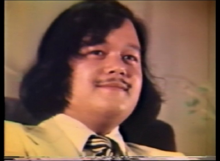 Puja to Prem Rawat with Arti 1977