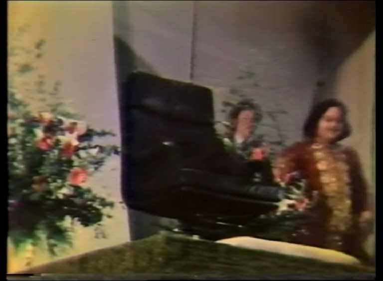 Puja to Prem Rawat with Arti 1977