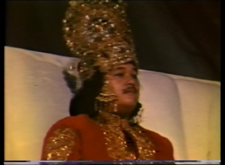 Puja to Prem Rawat with Arti 1977