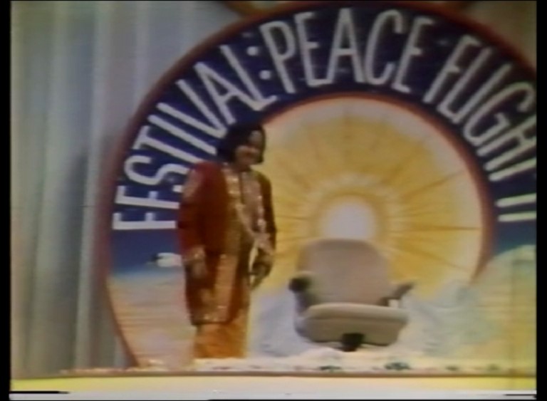Puja to Prem Rawat with Arti 1977
