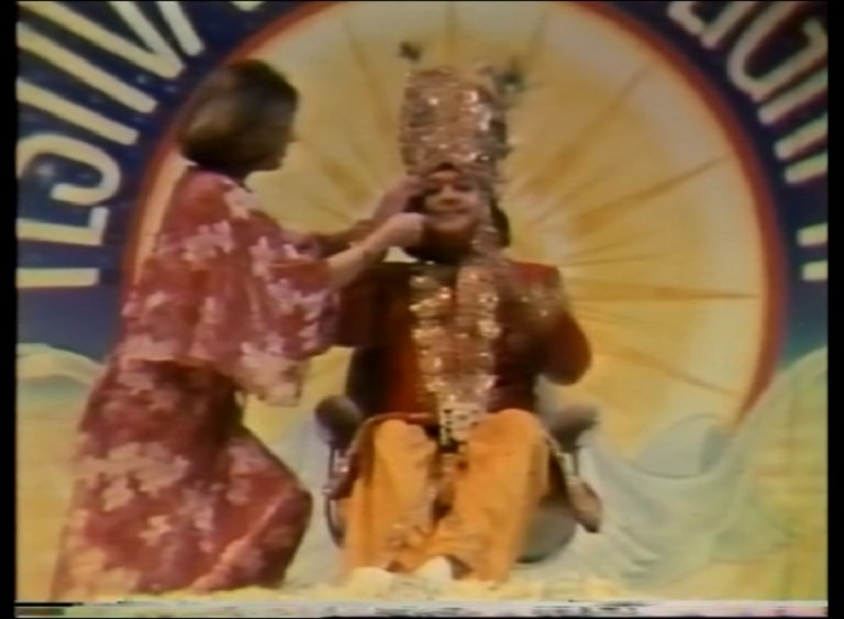 Puja to Prem Rawat with Arti 1977