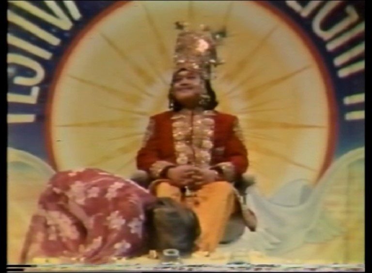 Puja to Prem Rawat with Arti 1977