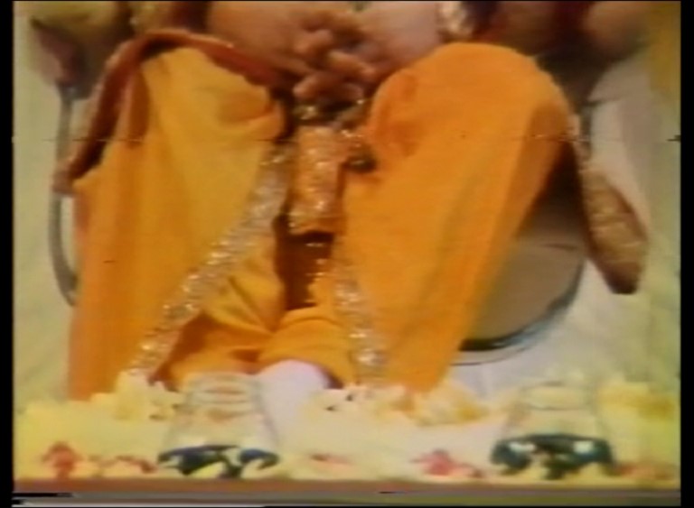 Puja to Prem Rawat with Arti 1977