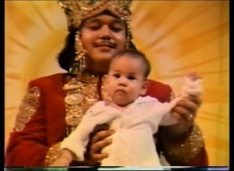 Puja to Prem Rawat with Arti 1977