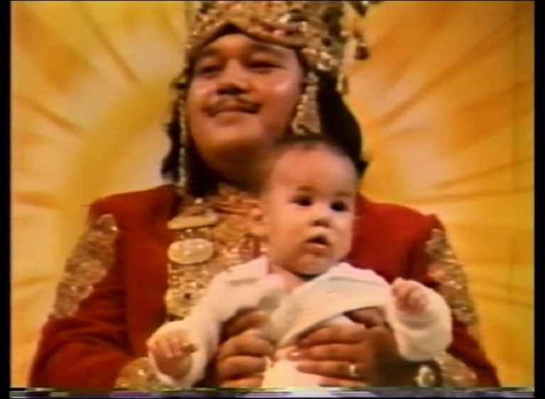 Puja to Prem Rawat with Arti 1977